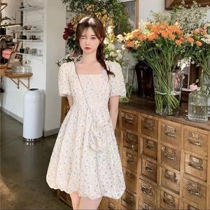 Prettiest Dainty Floral Puff sleeve